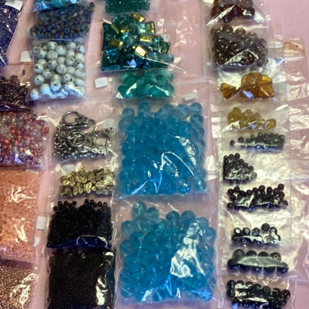 Lot #34 Jewelry Making Seed Beads and Larger Beads by the Hund… - Picture 5 of 9